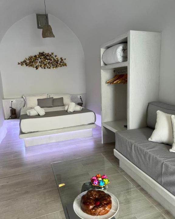 Emporio Apartment | Lamar Cave house