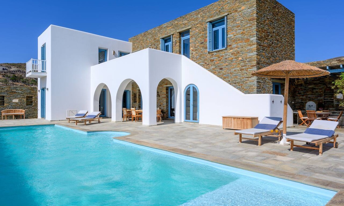 Andros Villa | Large house with swimming pool 100m from the beach