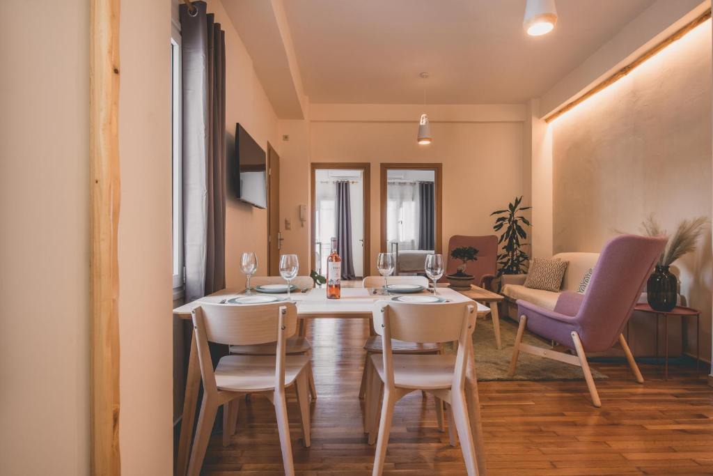 Psirri Apartment | Luxury Apartment with Acropolis View Terrace and Jacuzzi - Living Stone Moonstone
