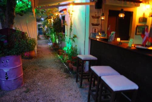 Killini House | LUXURY TRADITIONAL ROOM The Small Bookstore