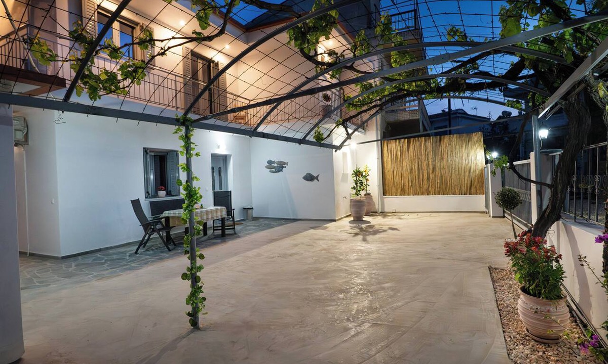 Poros Apartment | Luxury Villa Yvonni is a cosy, modern new built villa with 2 separate apartments