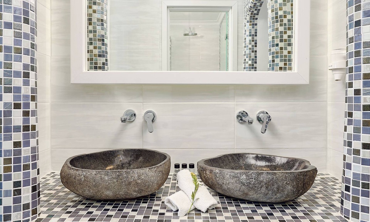 Imerovigli Hotel | Merovigliosso Deluxe Apartment Spa bath and Sunset view