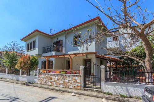 Kali Vrysi Apartment | Milina's Cozy Riverside Apartments