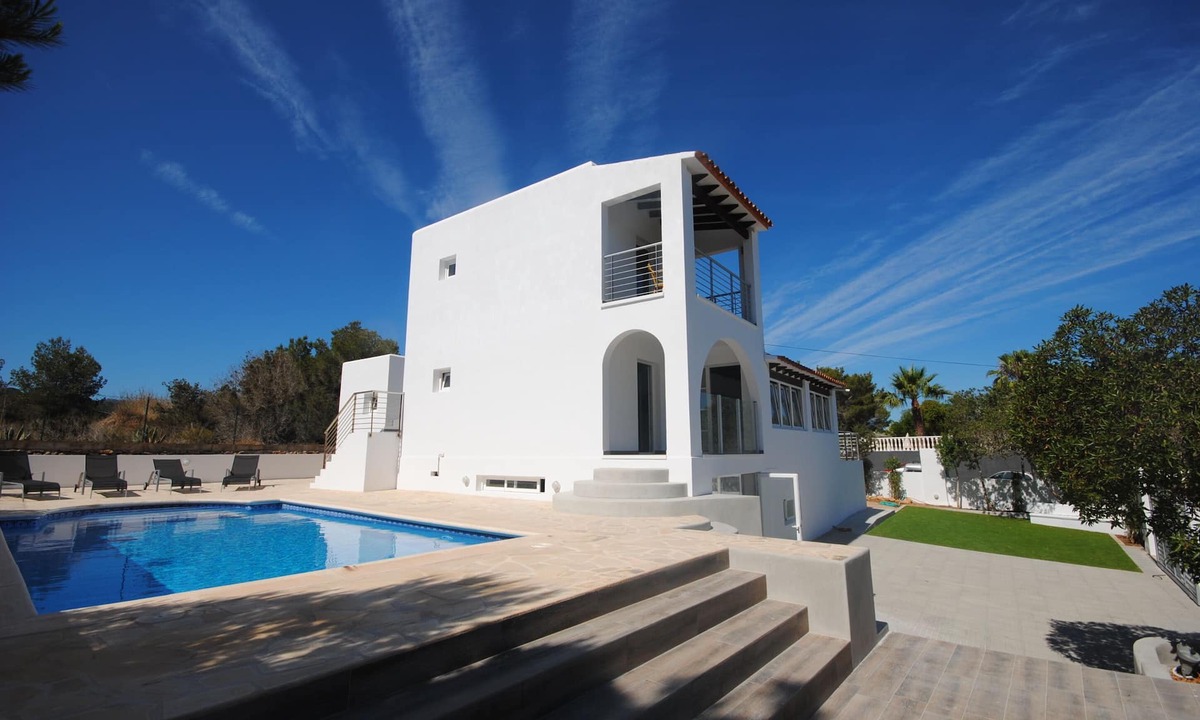 Cala de Bou Villa | Modern Ibiza Villa with Private Pool – Close to the Beach & San Antonio Bay