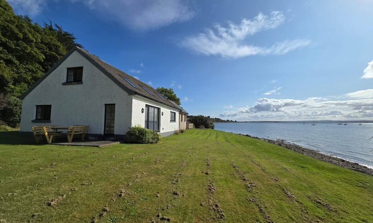 Fortrose House | Newly refurbished 4 bedroom ocean front home in Fortrose