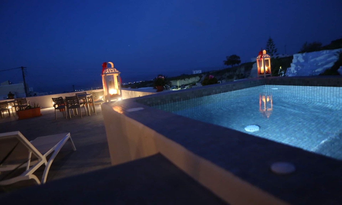 Karterados Villa | Nomikos Mansion with two private outdoor hot tubs
