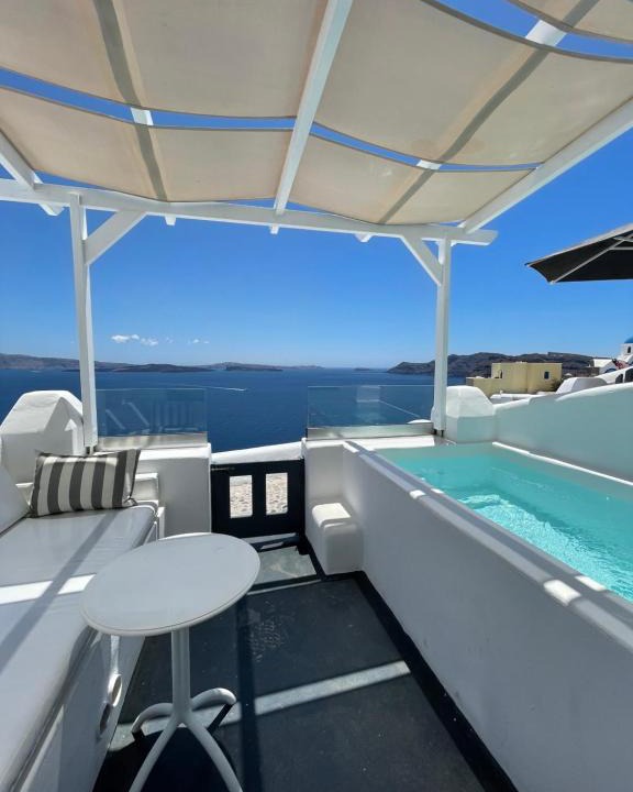 Oia Apartment | Oia Collection