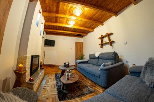 Kefalochori House | Oiti Mountain Apartments