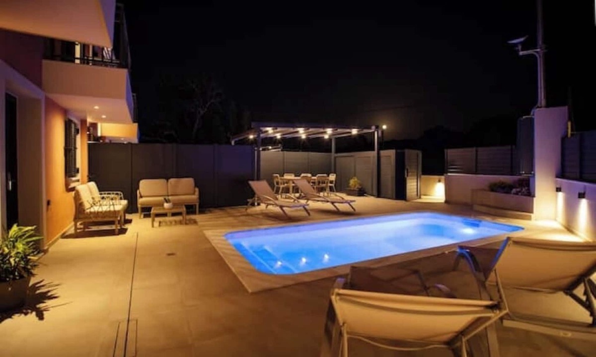 Petriti House | Perfect Group Getaway at Mylos I