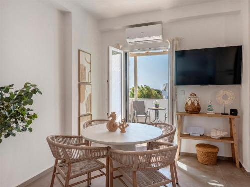 Pounta House | Pounta ,2BR Apartment w Shared Pool,Fiora I