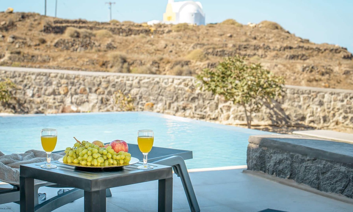Oia Villa | R 3109 Villa with Private Pool With Air Conditioning.Garden View & Breakfast