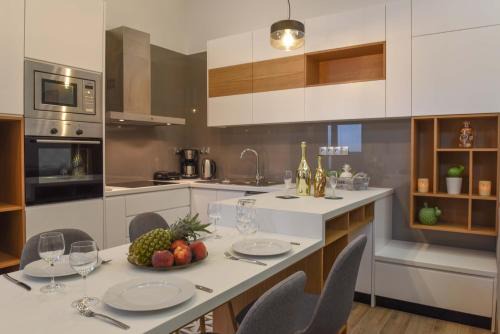 Old Town Rethymnon House | Residenza Rithymna Centro with a private roof terrace and hot tub