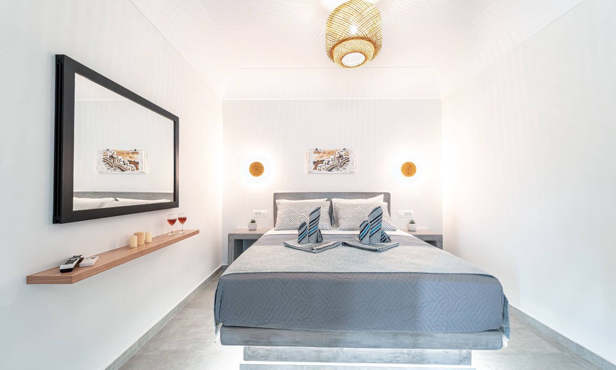 Akrotiri Apartment | Rimidi apartment garden view