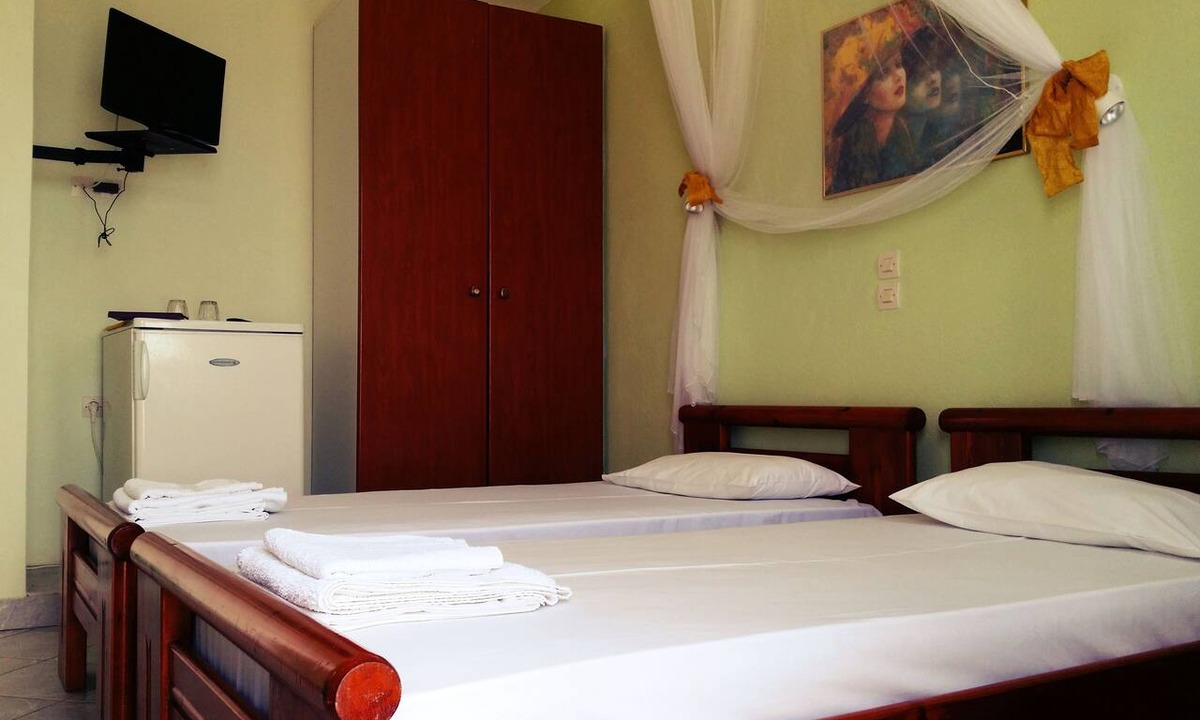 Herronisos Hotel | Romanza