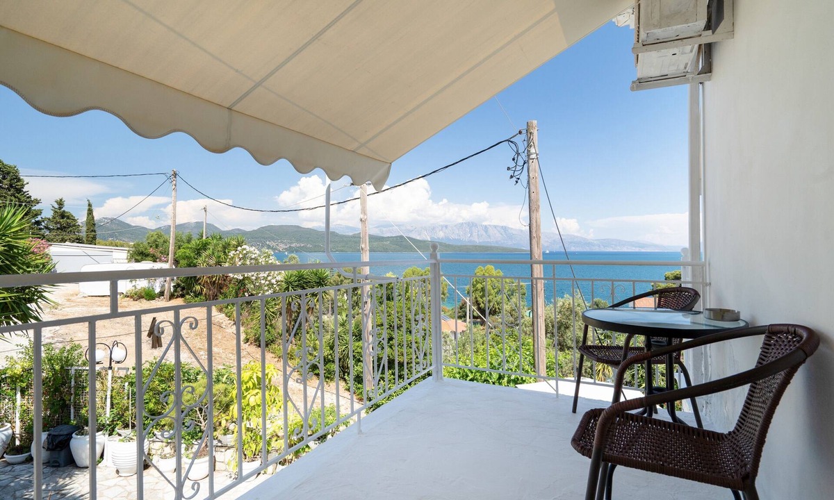 Episkopos Apartment | Room '1st Floor' with Sea View, Shared Pool and Wi-Fi