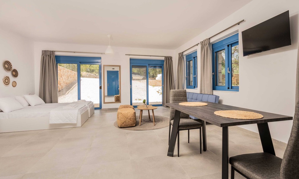 Skinaria Condo | Royal Majestic Residences with Pool & Sea View