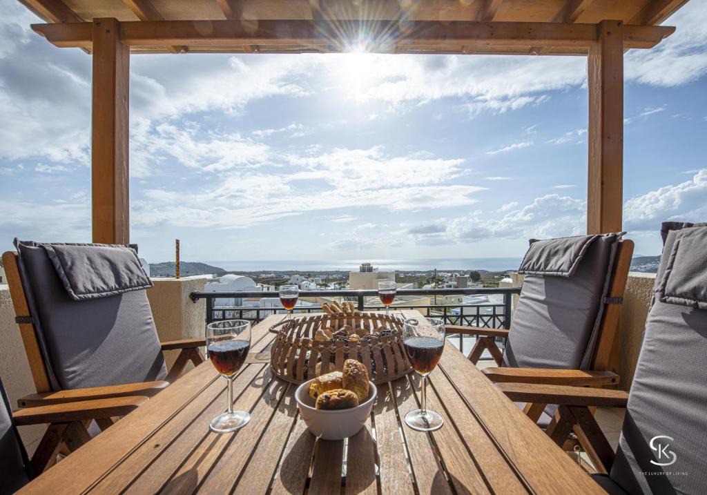Megalochori Apartment | S&K Nayas Luxury Suite Santorini