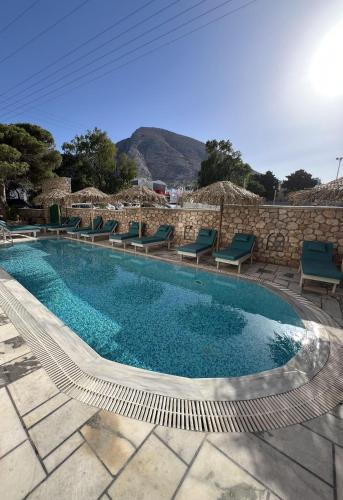 Kamari Hotel | Santa Magia