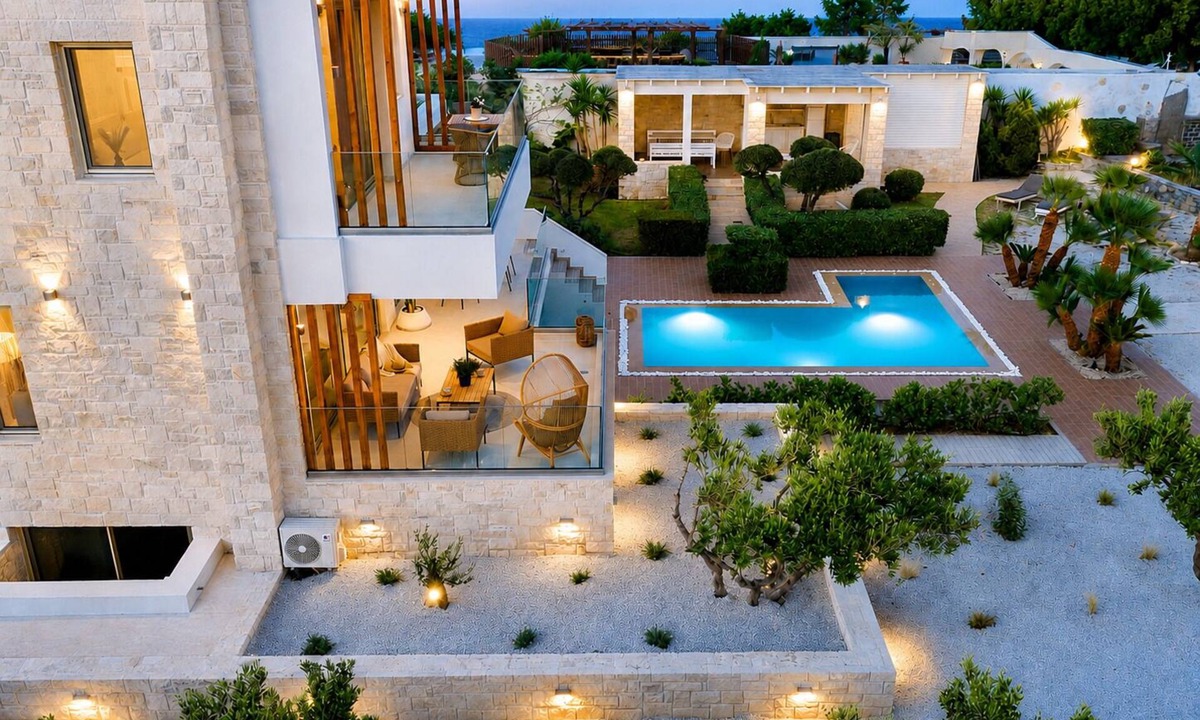 Ierapetra Villa | Seafront villa - Private Pool & Direct Sea Access