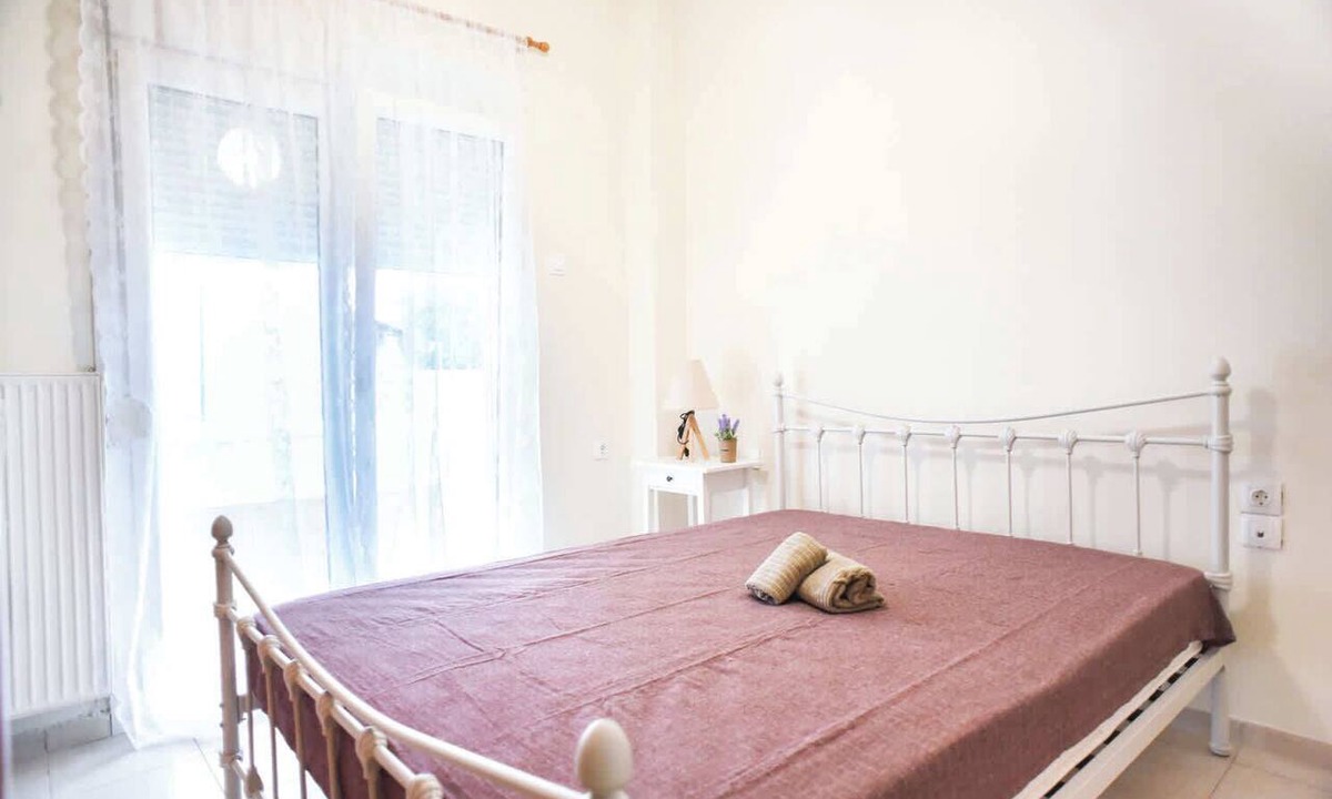 Nees Pagases Apartment | Spacious 2 Bd Seafront Escape in Volos w Patio