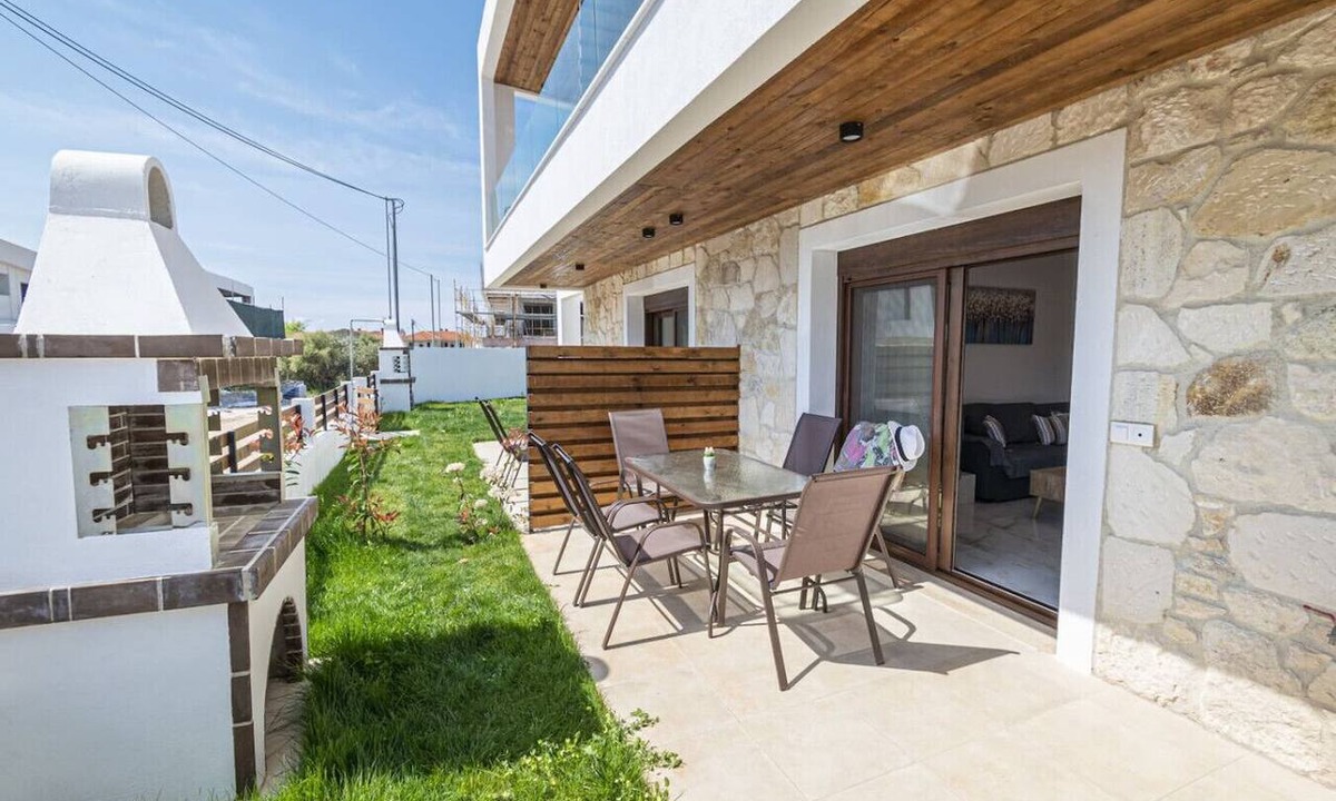 Nikita House | Stella Maisonette By RentalsPro