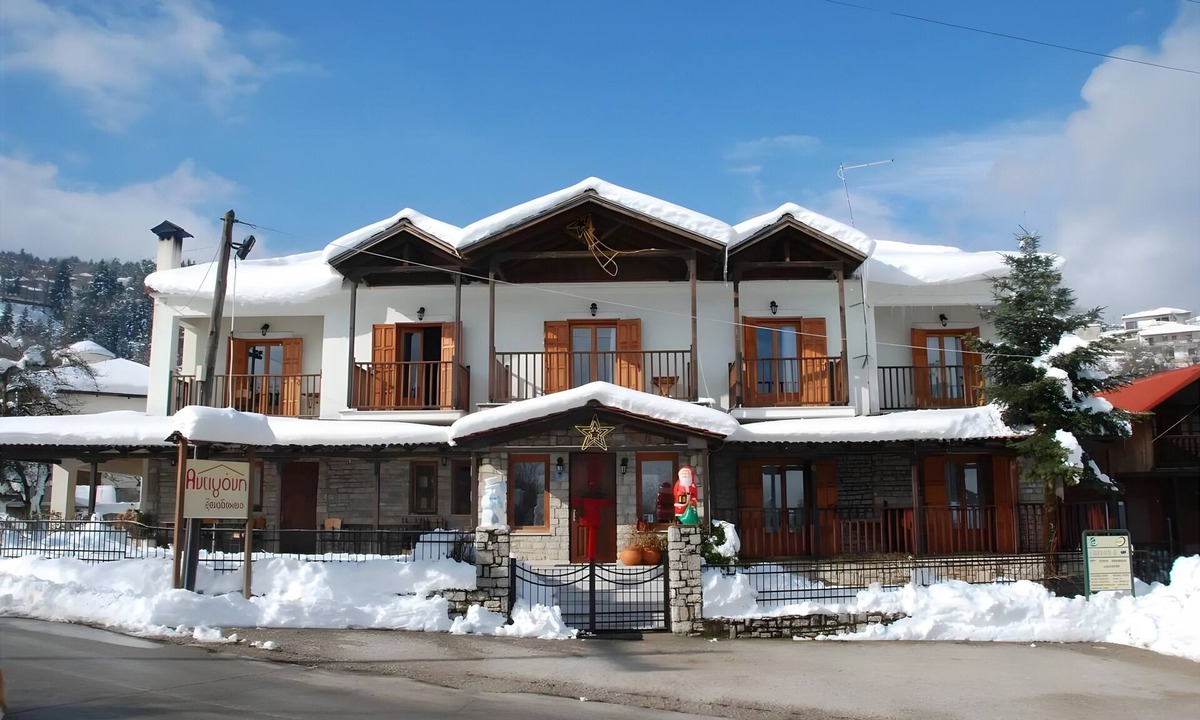 Lake Plastiras Apartment | Studio Apartment 'Hotel Antigoni Triple Room 13' with Lake View, Wi-Fi and Air Conditioning
