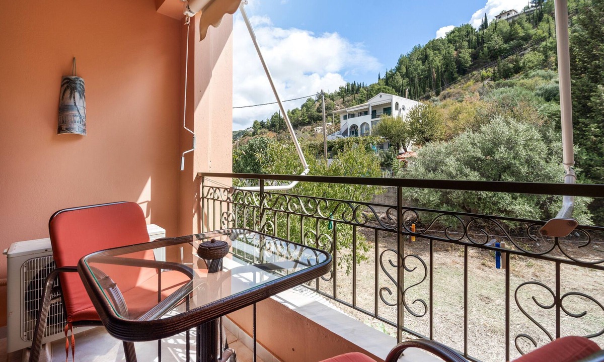 Kalamitsi House | Studio Apartment 'Nontas Homes 34' with Mountain View, Wi-Fi and Air Conditioning