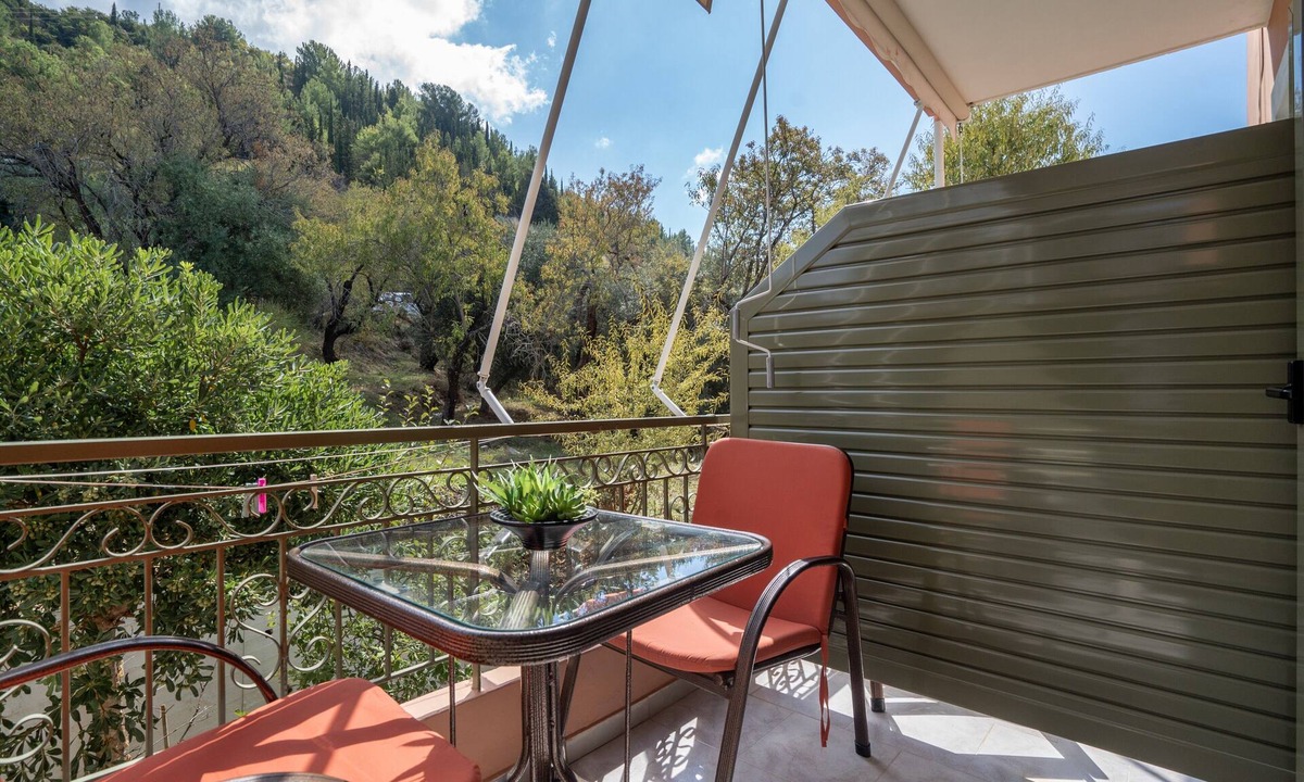 Kalamitsi Apartment | Studio Apartment 'Nontas Home 26' with Mountain View, Wi-Fi and Air Conditioning