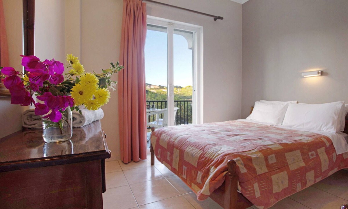Limni Keri Apartment | Studio "Dolphin Studio 3" with Private Balcony, Shared Garden & Wi-Fi