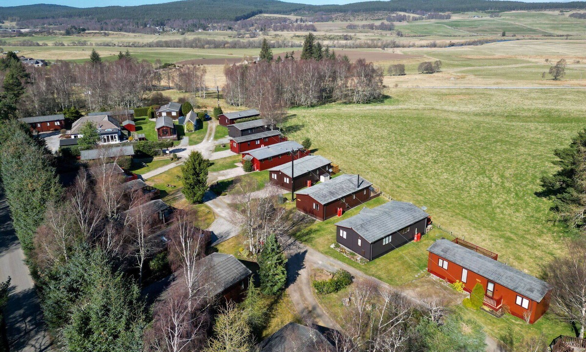Cullachie House | Stunning private villa for 4 guests with WIFI, TV, patio, pets allowed and panoramic view