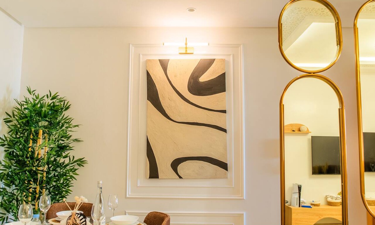 Harhoura Apartment | Stylish 2BR Apartment Near Harhoura Beach- PS5, Free Parking & Fast Wi-Fi
