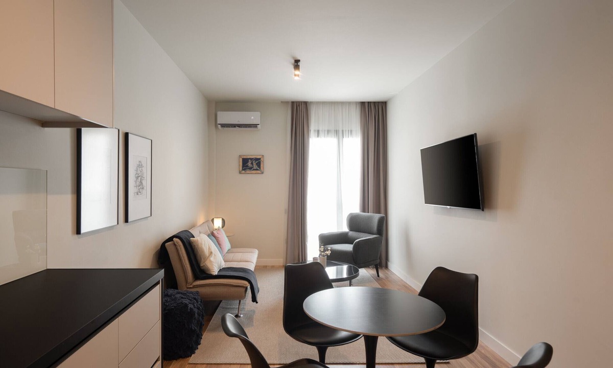 Kypseli Apartment | Stylish 2BR Apt | Rooftop w/Sauna & Views/Gym