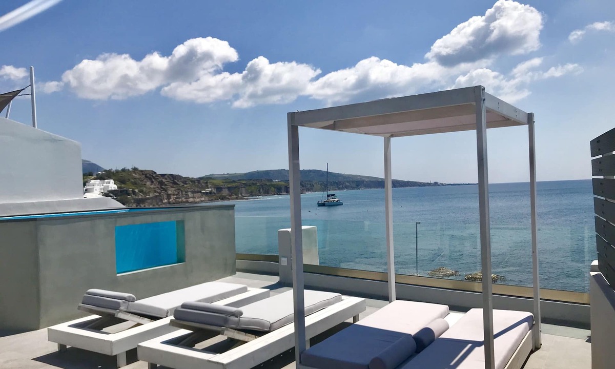 Akrotiri Villa | Sublime Villa red beach