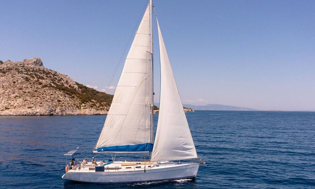 Aegina Boat Rental | Sun-Kissed Sailing Adventure in Islas Sarónicas