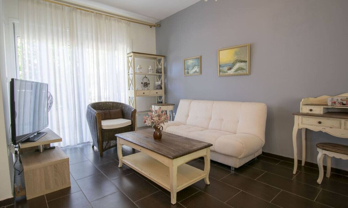Nikita Apartment | Sunlight Maisonette by RentalsPro
