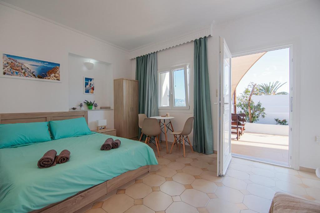 Fira Apartment | The Garden View