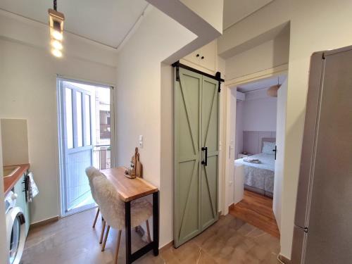 Mesolongi Apartment | The Handcrafted Haven 2 min to Central Square