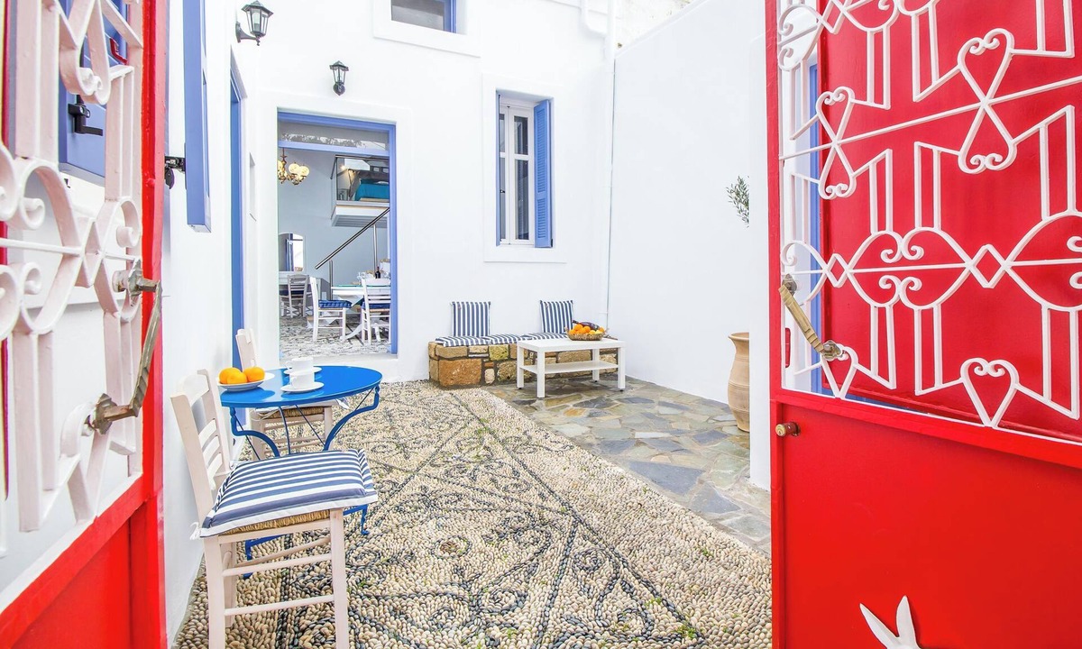 Asgourou House | The Red Door in Koskinou