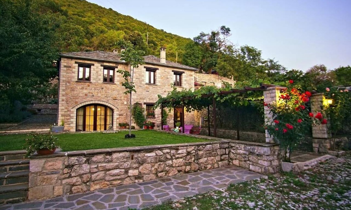 Asprangeloi House | Traditional 2 bedroom stone house in a delightful Zagori village