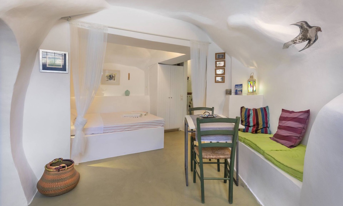 Emporio Apartment | Traditional Farmers Secret Cave #2 Santorini