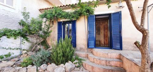 Gythio House | Traditional Hillside Cottage