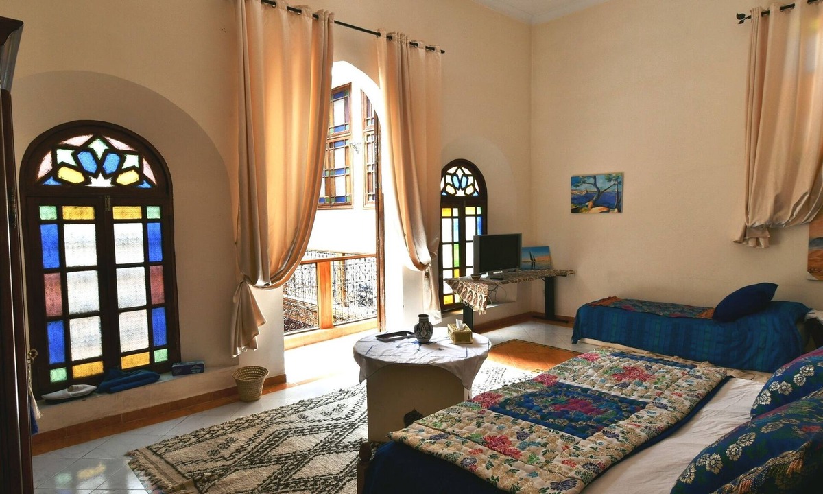 Meknes Medina Bed & Breakfast | Traditional riad with modern comfort 6/8 per in the heart of the medina.