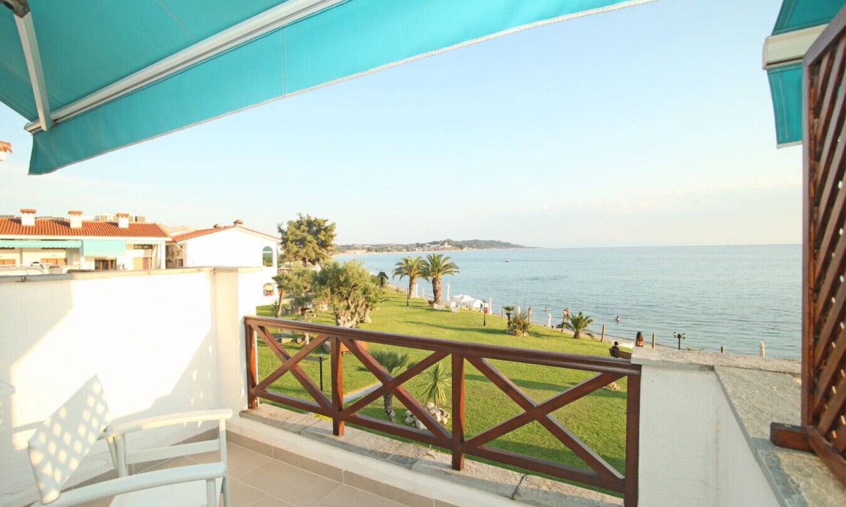 Kassandra House | Triton Maisonette by RentalsPro