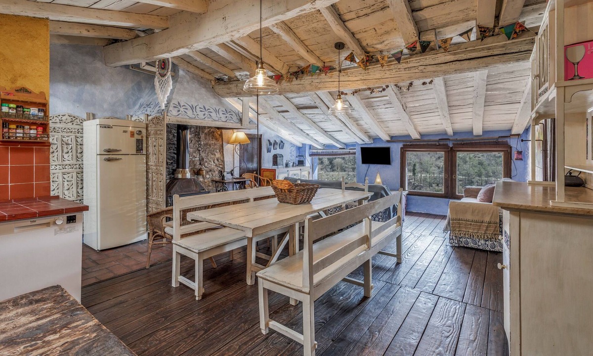 Sant Joan de Les Abadesses House | Vacation Home "Els Mossos, El Reixac Casa Rural" with Mountain View, Shared Pool & Wi-Fi