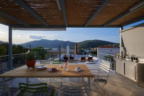Steni Dirfyos House | Villa Afroditi by ΜΡS