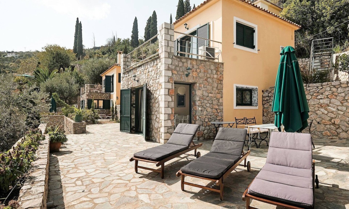 Livadi Villa | Villa by Kissakas Beach with Stunning Sea Views