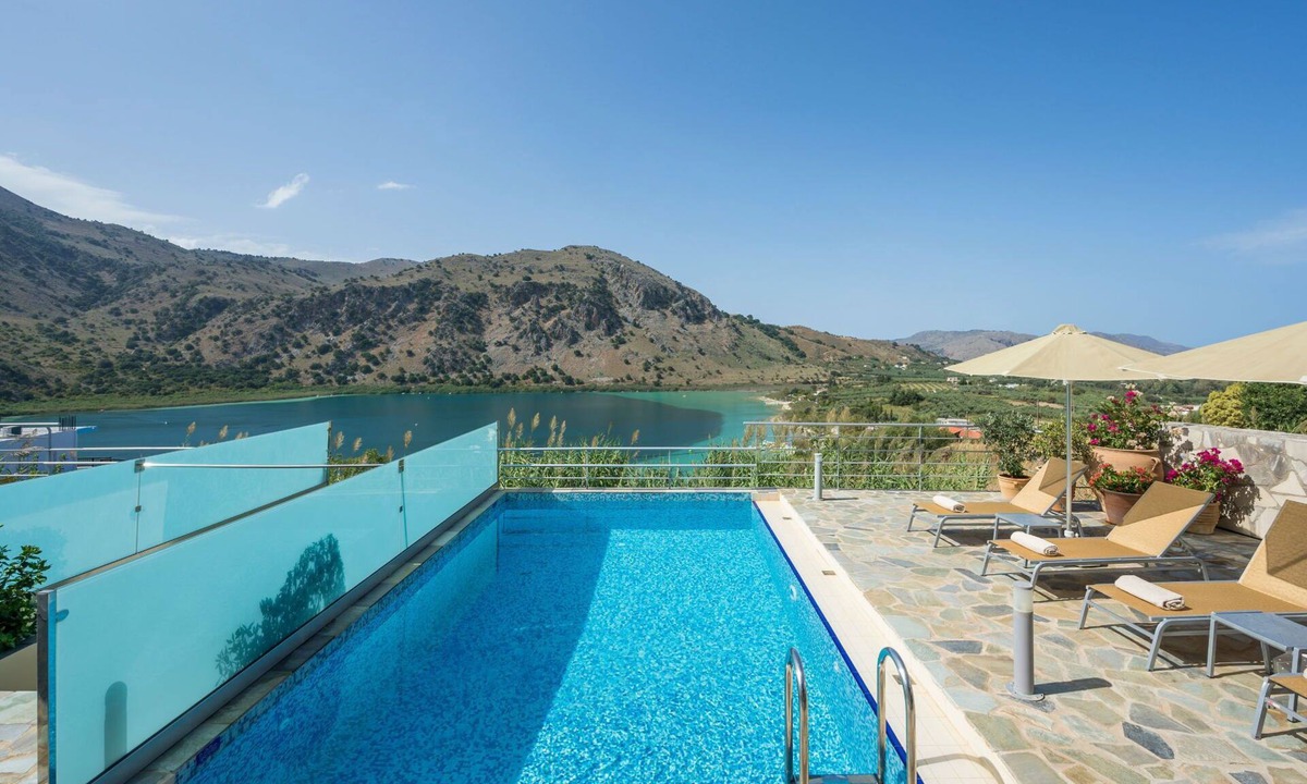 Georgioupolis Villa | Villa in Kournas Overlooking Giorgioupolis Bay