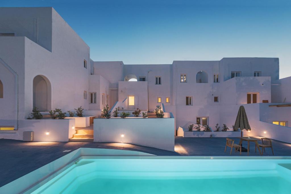 Kamari Hotel | VOCA HOTEL & SUITES