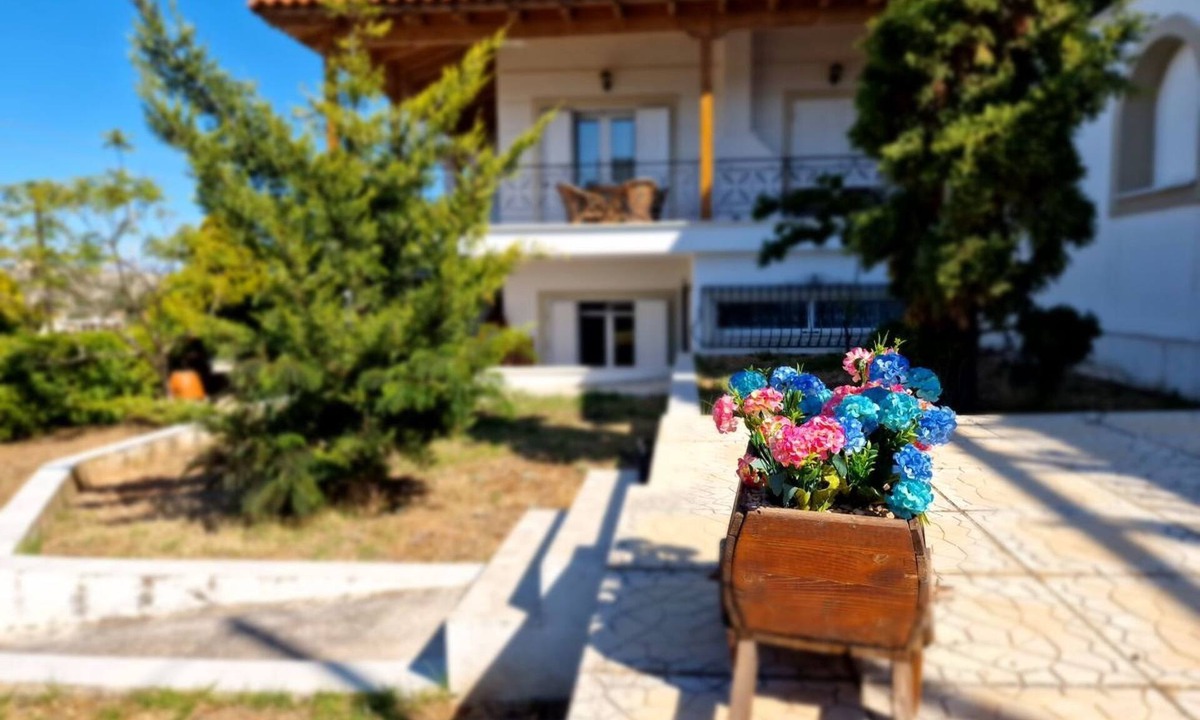 Porto Rafti House | Vollständig umschlossene und großzügig angelegte dreistöckige Ferienvilla mit f by Interhome
