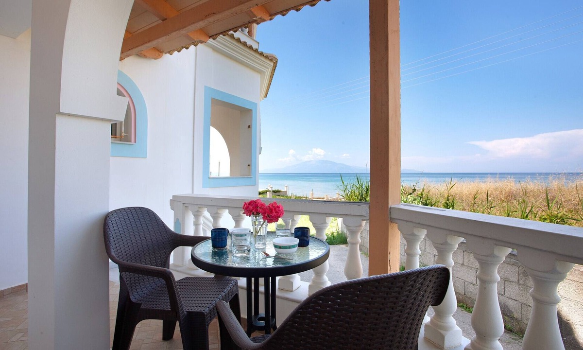 Alonia Apartment | Vorrisi Apartment – Pet-Friendly with Sea View, Terraces & Air Conditioning
